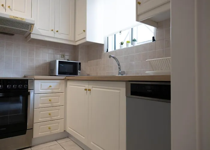 Spacious Close To The Sea And The City Center