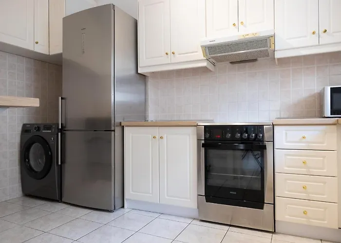 Spacious Close To The Sea And The City Center